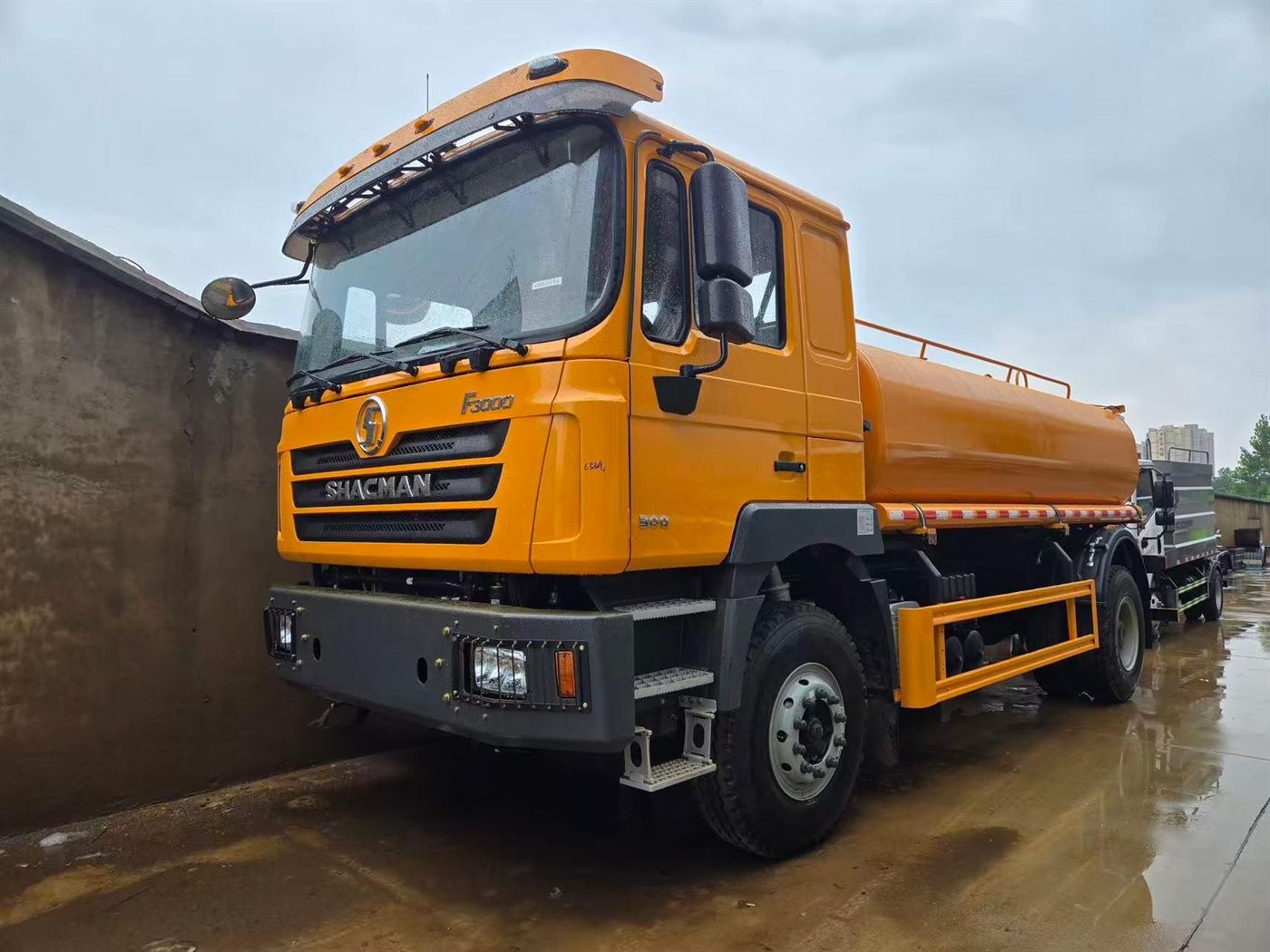 Orange SHACMAN F3000 fuel tanker truck for export quotation