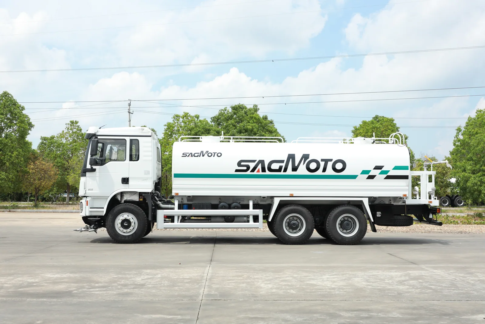 White SAGMOTO X5 6x4 water tanker truck in side view