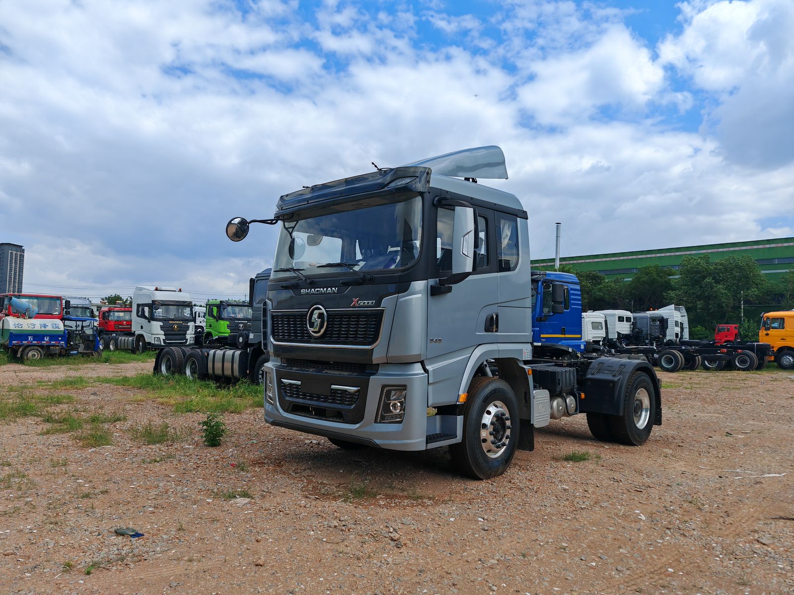 Front three-quarter view of a silver SHACMAN X6000 4x2 tractor unit