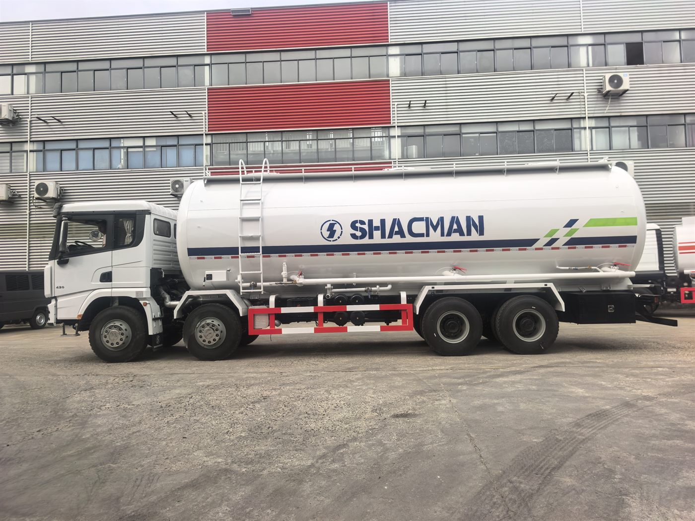 SHACMAN X3000 8x4 bulk cement truck export configuration reference